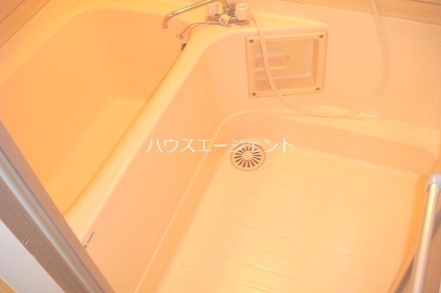 バス・シャワールーム　バストイレ別です。