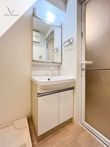 洗面設備　※写真は同じマンションの違う部屋のものになります。