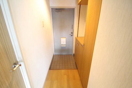 玄関　※別号室の写真です