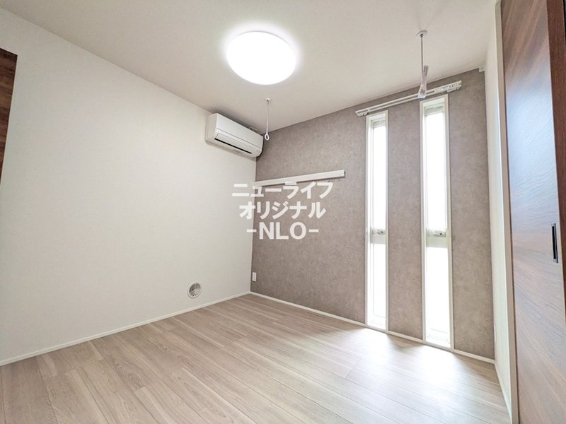 その他部屋・スペース　アクセントクロスによりスタイリッシュな空間になっています。