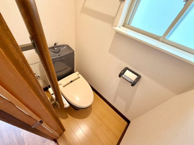 河合3丁目戸建てのトイレ写真
