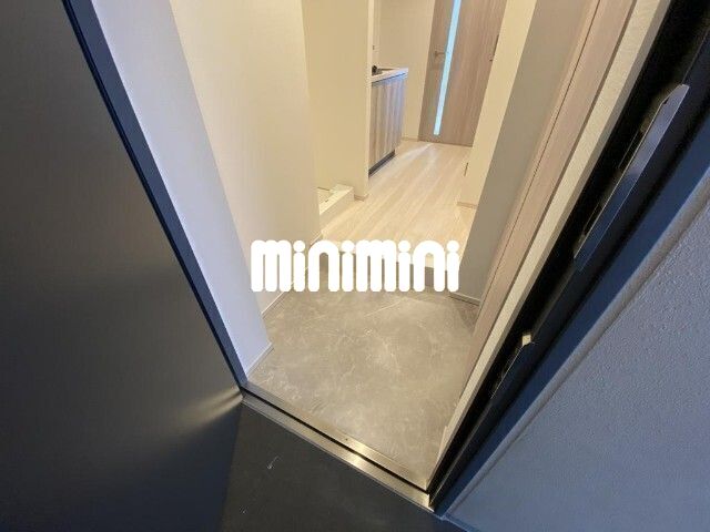 玄関　同タイプ別号室の写真です。
