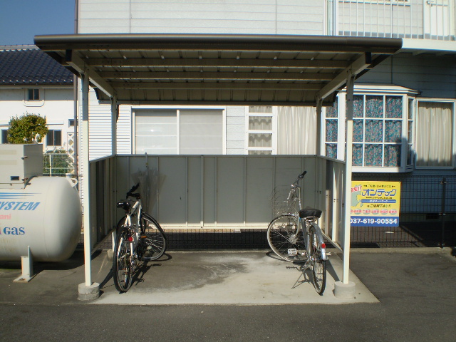 駐車場　駐輪場（共用）完備