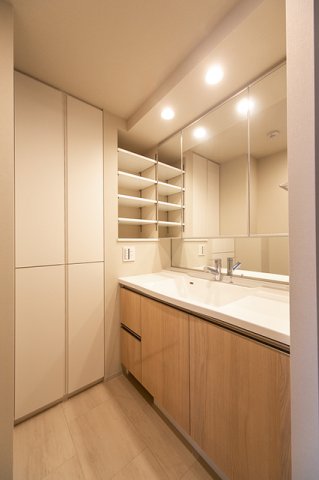 洗面設備　※写真は同タイプ住戸です。