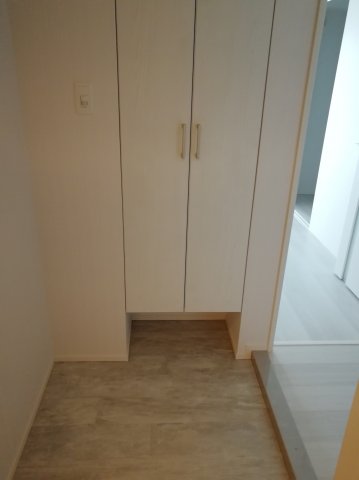 玄関　※同建物別部屋参考写真