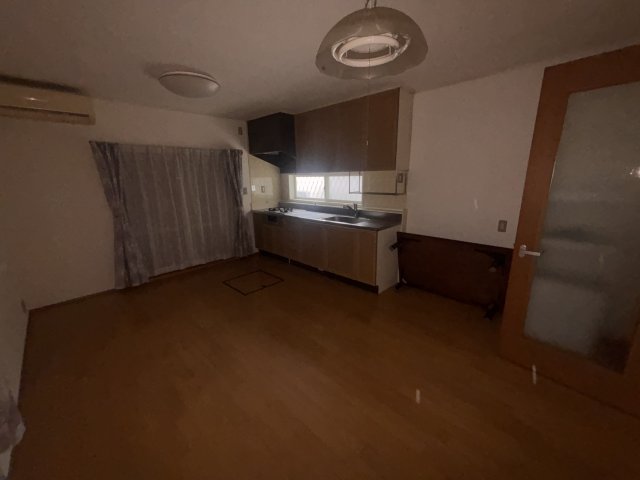 上河原通3丁目戸建の居間写真