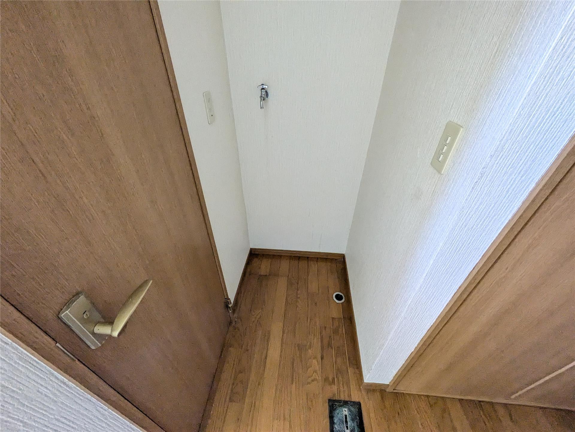 バルコニー　室内洗濯機置場