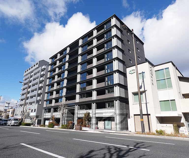 建物外観　メインエントランスの外観（五条通沿い）