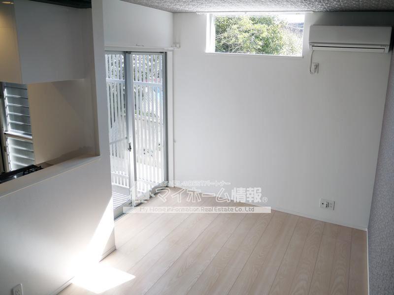 その他部屋・スペース　各部屋にエアコンが備え付けです！入居時から安心です