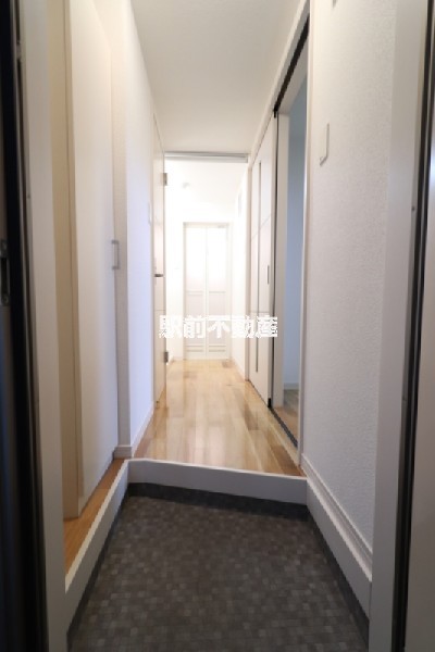 玄関　写真は同タイプ別部屋