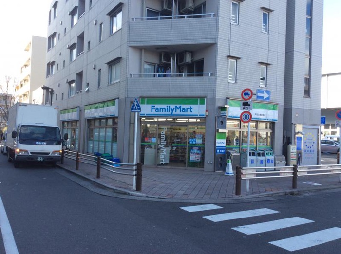 コンビニ　ファミリーマート芦花公園駅南店（コンビニ）まで262m
