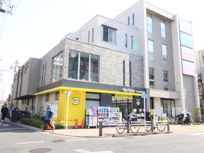 ドラックストア　マツモトキヨシ芦花公園駅前店（ドラッグストア）まで237m