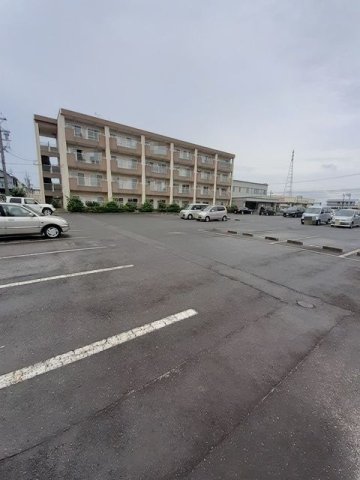 駐車場　車をお持ちの方に嬉しい駐車場付きの物件です