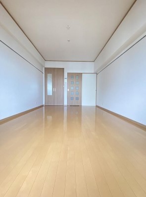 ロイヤルリバービューの居間写真