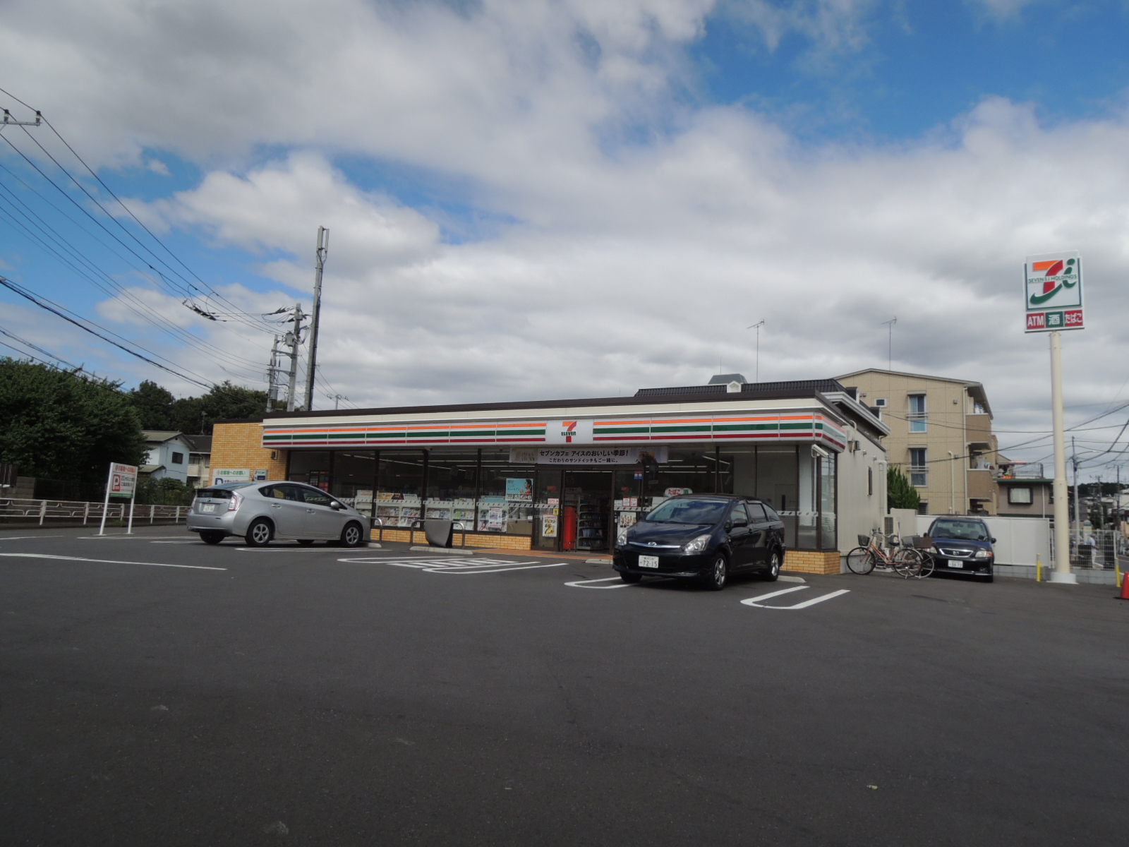 コンビニ　セブンイレブン横浜新吉田東1丁目店（コンビニ）まで325m