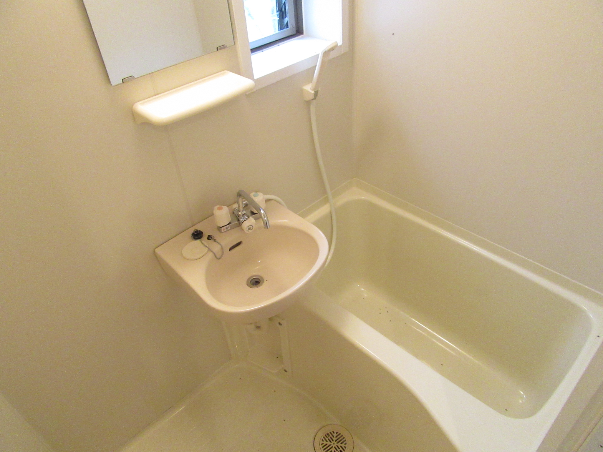 バス・シャワールーム　浴室乾燥機付き☆浴室窓付き♪