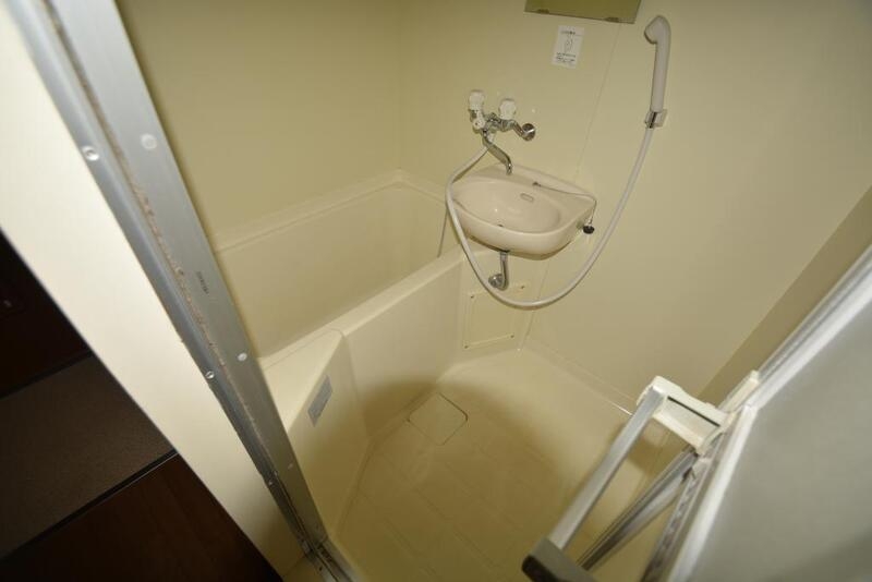 バス・シャワールーム　シンプルな浴室です。