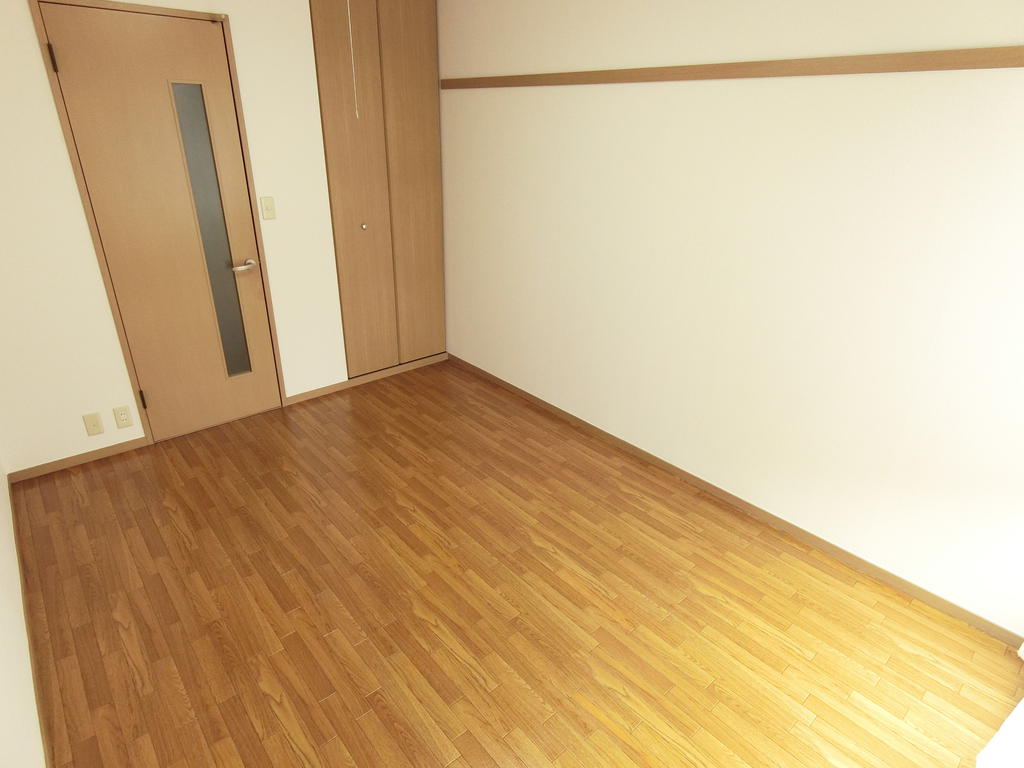 その他部屋・スペース　キッチンと洋室に仕切り扉付いています♪