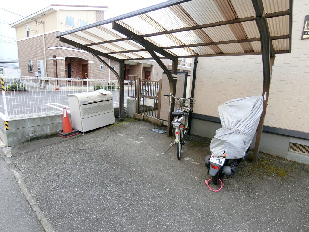 その他　屋根付き駐輪場