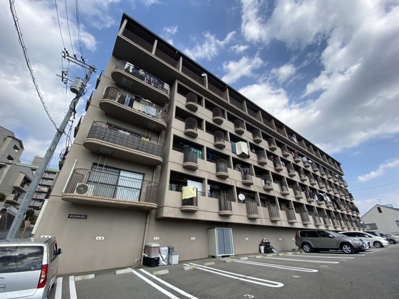 広島市西区井口台のマンションの建物外観