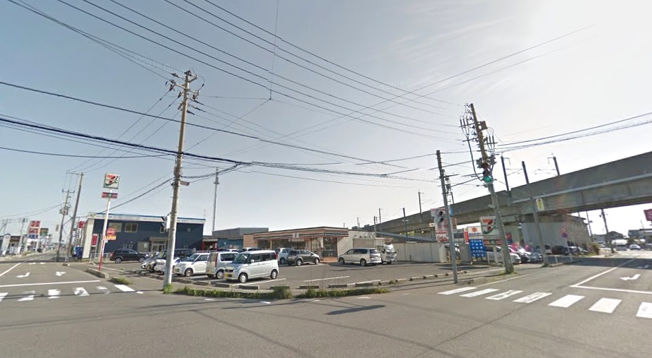 コンビニ　セブンイレブン新潟山田店（コンビニ）まで561m