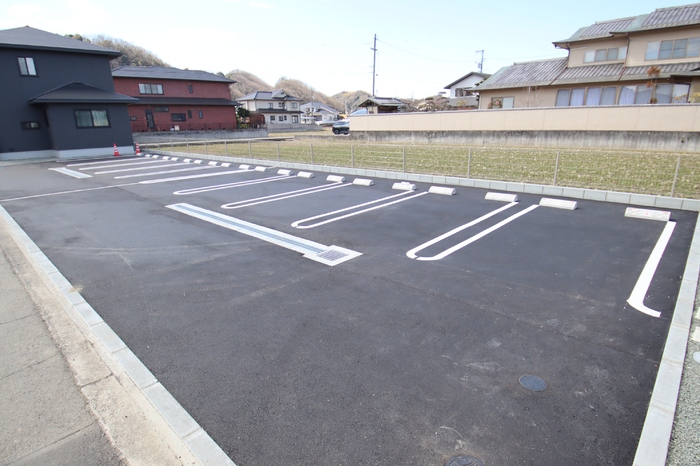 【福山市新市町大字戸手のアパートの駐車場】