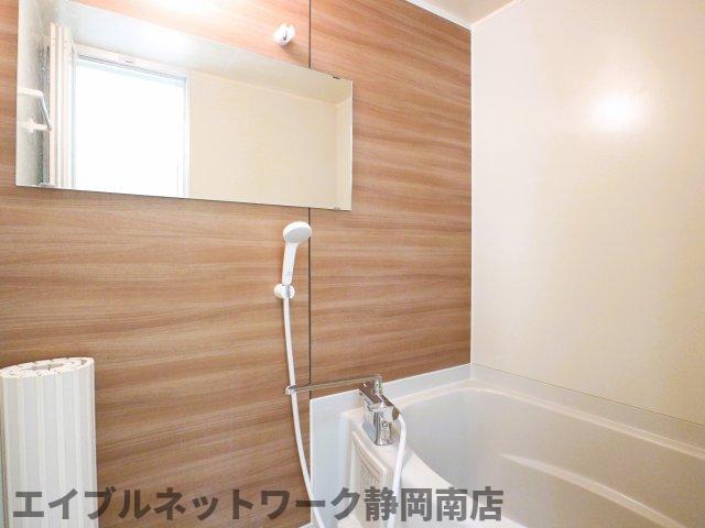バス・シャワールーム　お風呂で日々の疲れを落としましょう