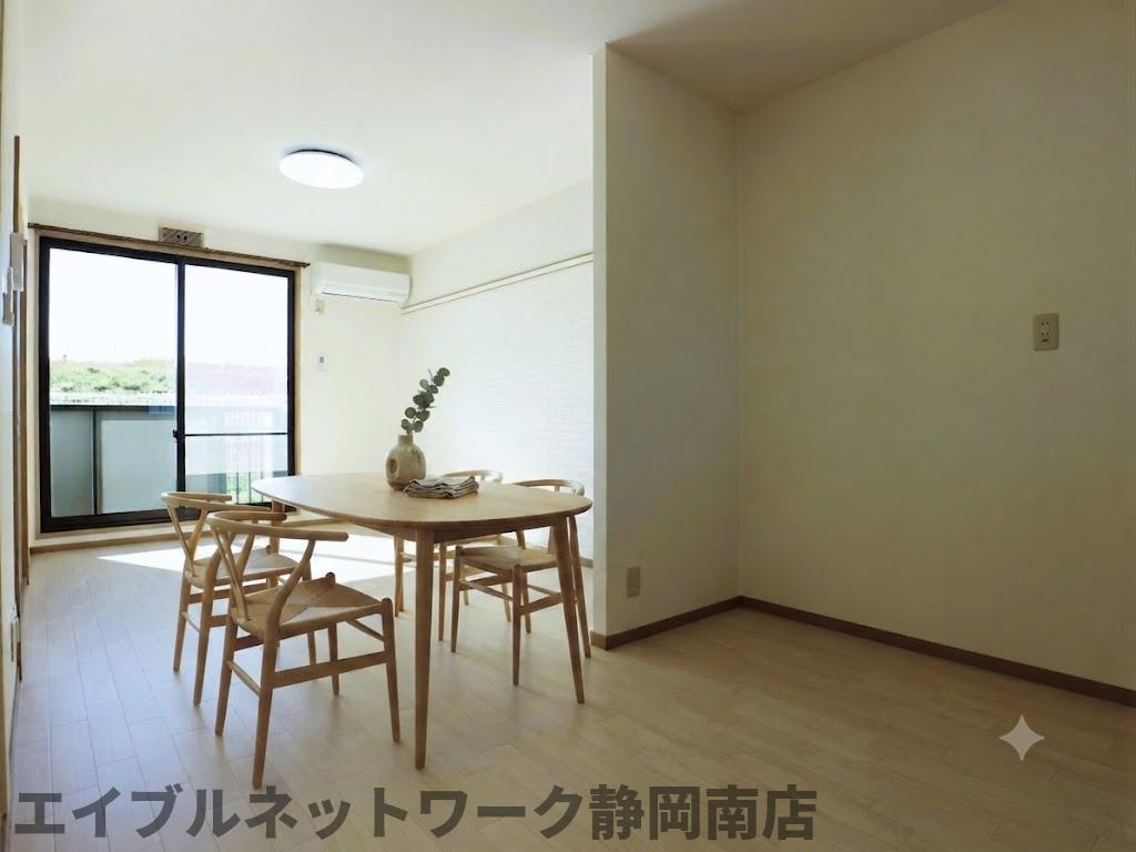その他　家具備品はCGによるイメージで実際の物件には含まれません。