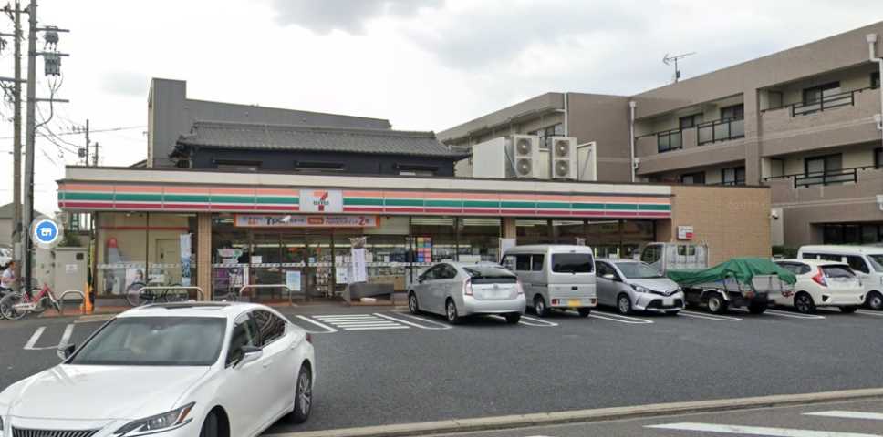 コンビニ　セブンイレブン（コンビニ）まで1018m