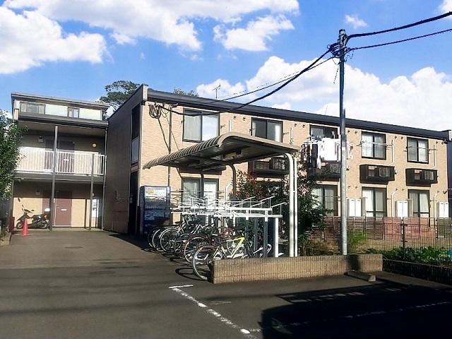 町田市根岸のアパートの建物外観