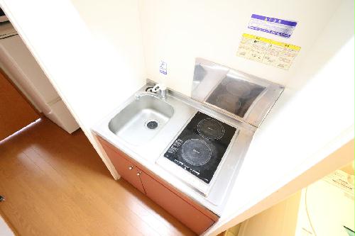 キッチン　お掃除らくらくの２口ラジエントヒーターを採用