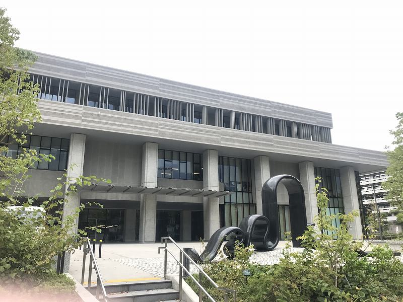 コンビニ　ファミリーマート 高知市役所店（コンビニ）まで751m