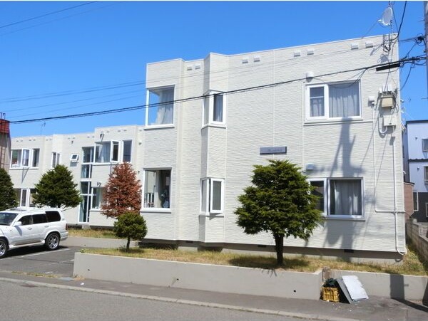 札幌市白石区菊水元町六条のアパートの建物外観