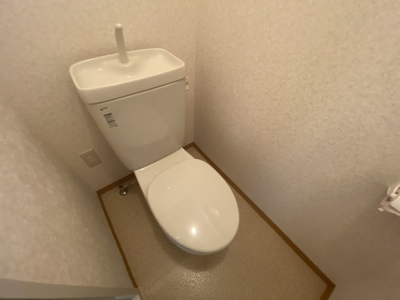 【姫路市山野井町のアパートのトイレ】