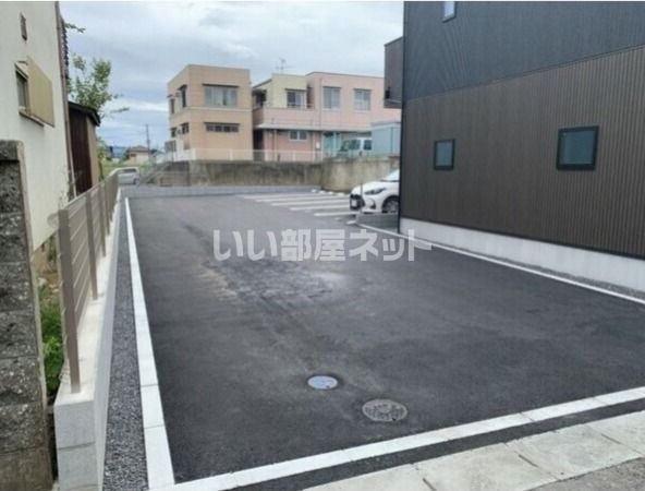 【水戸市柵町のアパートの駐車場】