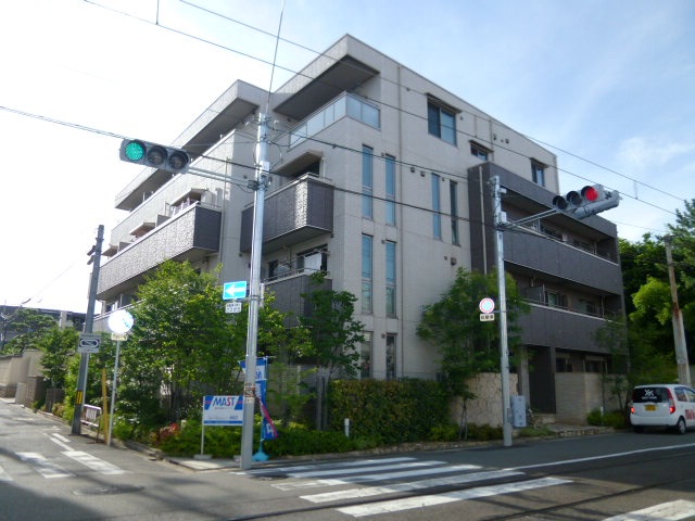 大阪市住吉区帝塚山中のマンションの建物外観