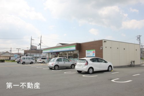 コンビニ　ファミリーマート　加東上中店（コンビニ）まで1019m