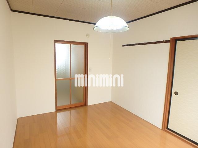 居室・リビング　南向きのフローリングのお部屋です。