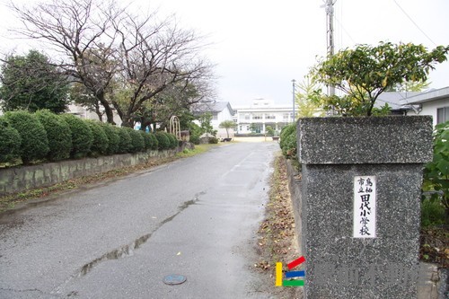 【コンフォート　ガーデンIIIの小学校】