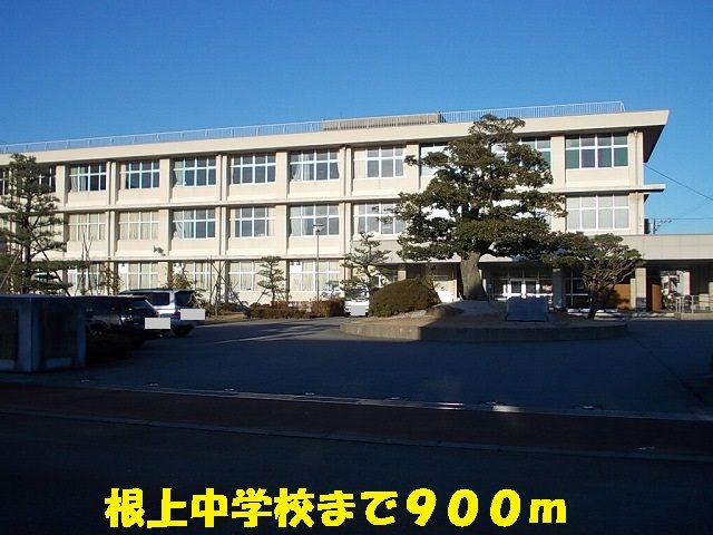 【能美市大浜町のアパートの中学校】