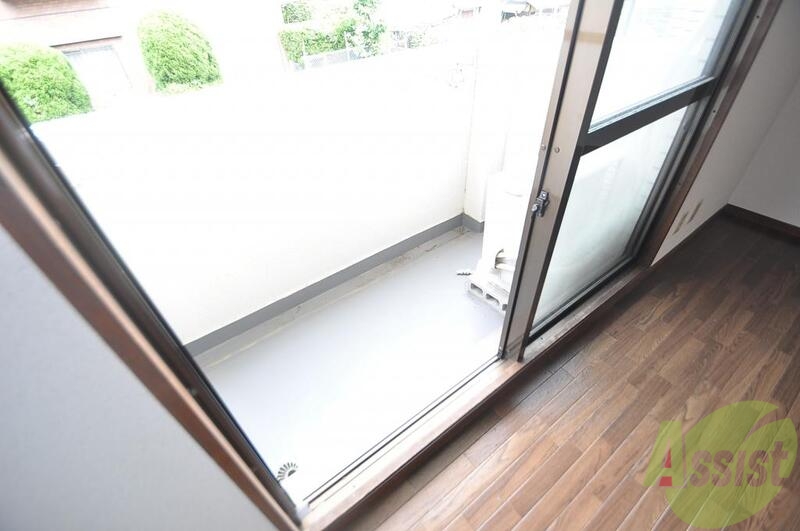 バルコニー　バルコニーは陽当たりが良く、洗濯物も気持ち良く乾きます。