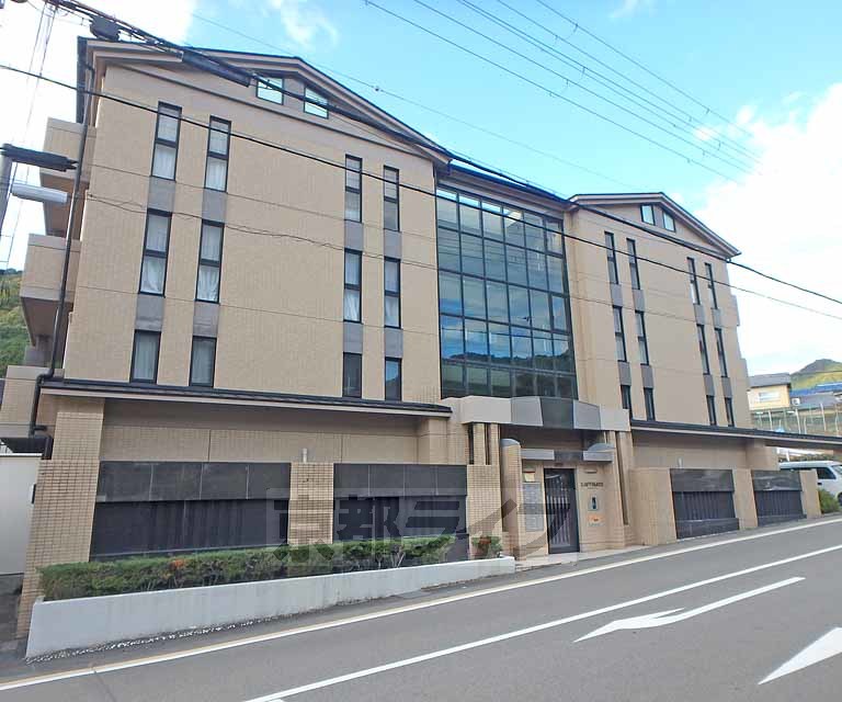 京都市左京区静市野中町のマンションの建物外観