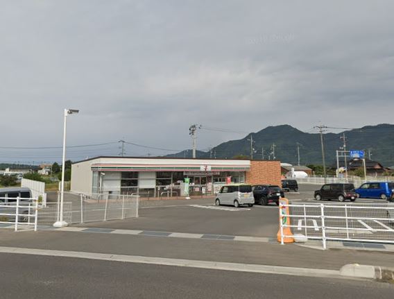 【出雲市松寄下町のアパートのコンビニ】