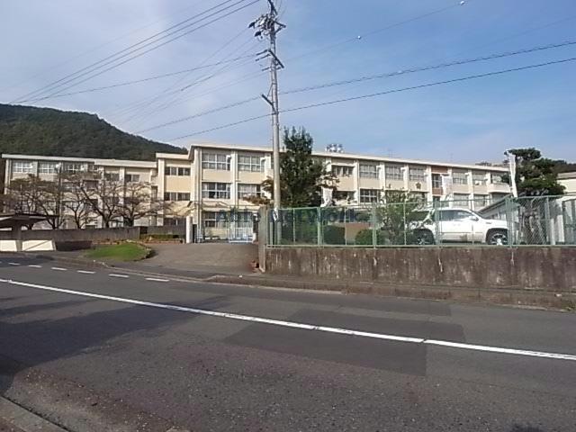 中学校　岐阜市立岐北中学校（中学校）まで2202m