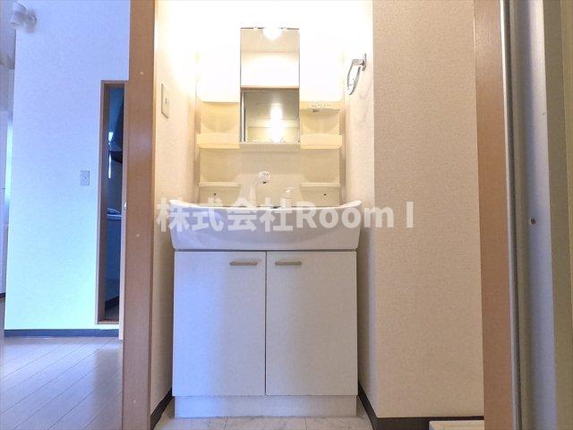 洗面設備　スペースが確保できる洗面所です