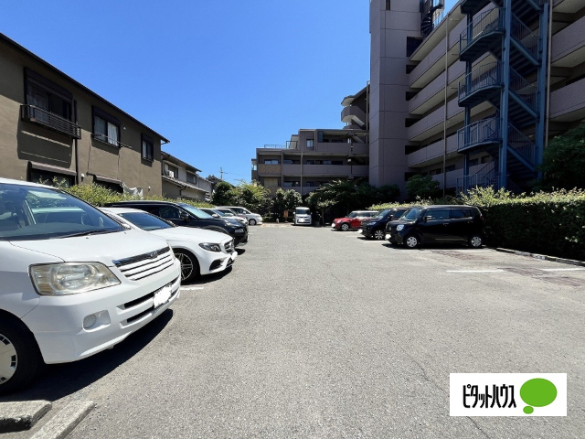 【ライオンズマンション和歌山中松江７０３号の駐車場】