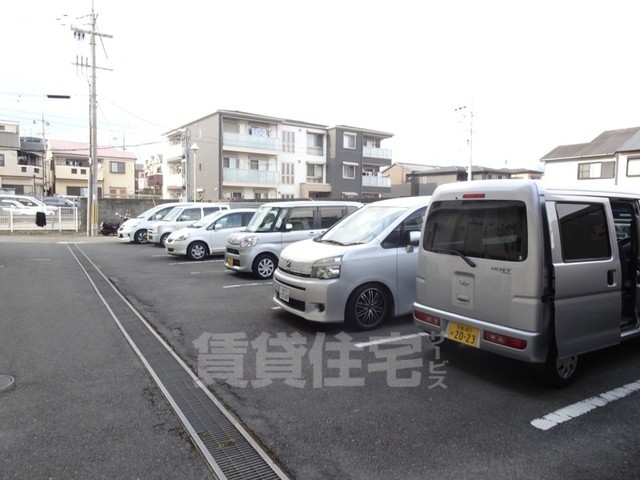 【坪内マンションの駐車場】