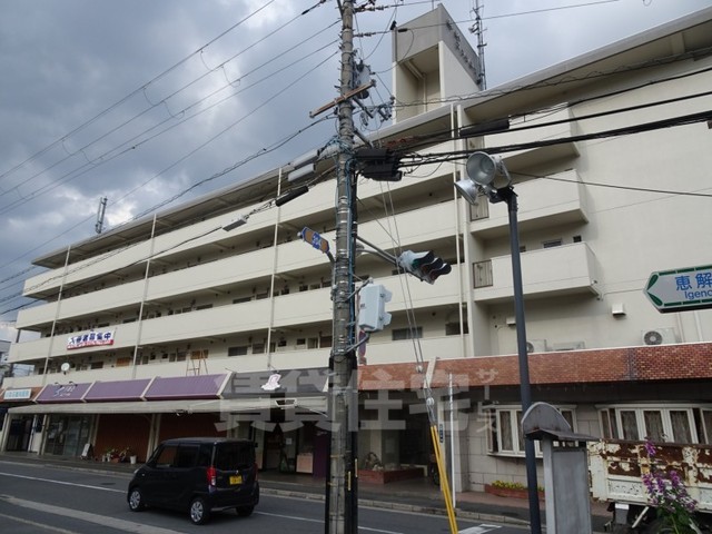 【坪内マンションの建物外観】