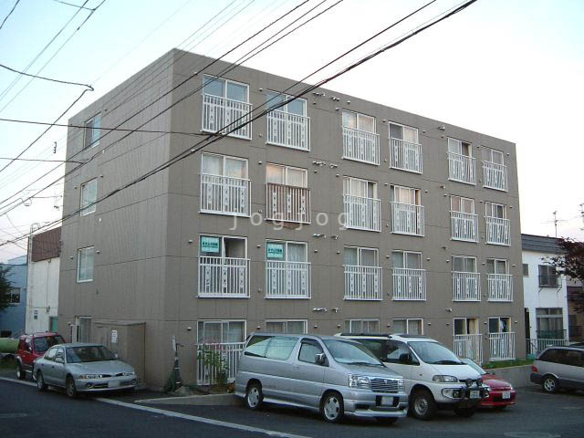 札幌市西区西野一条のマンションの建物外観