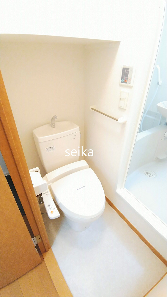 トイレ　同タイプ室内　温水洗浄便座付
